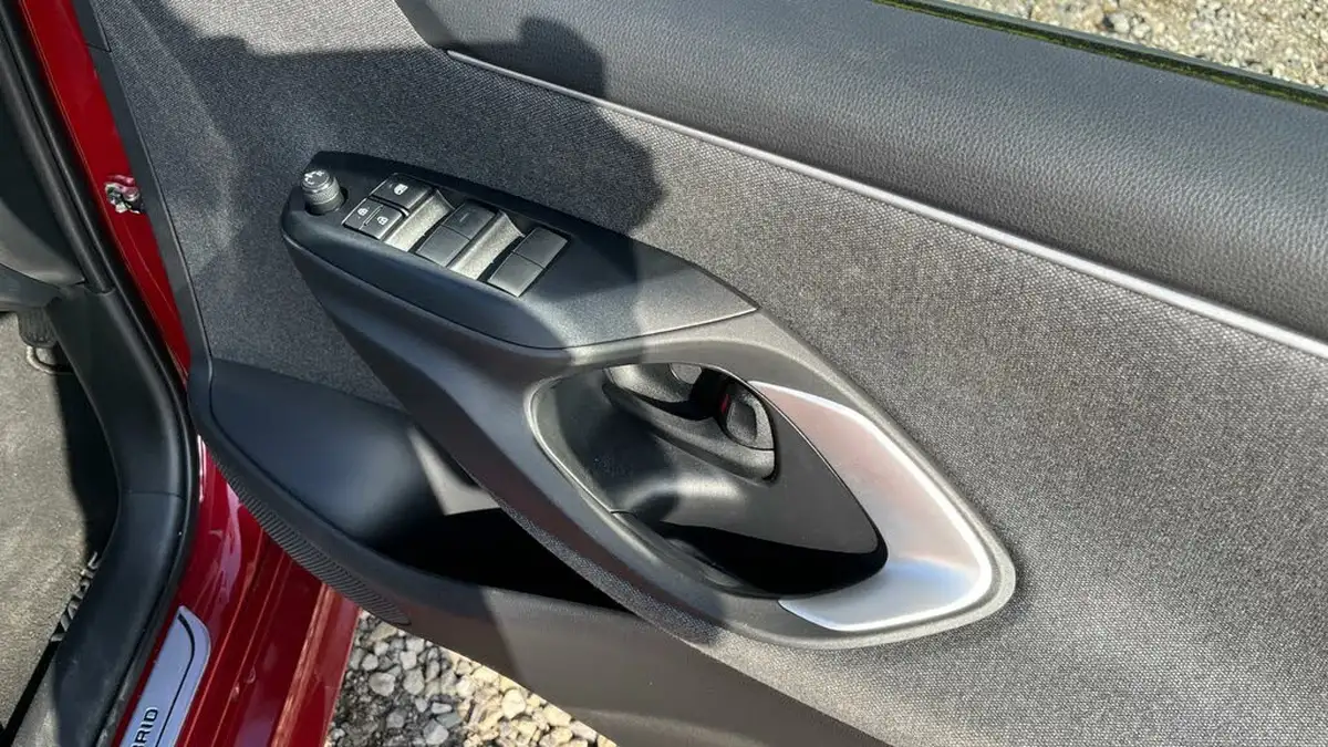 2020-toyota-yaris-15-vvt-i-design-big-21