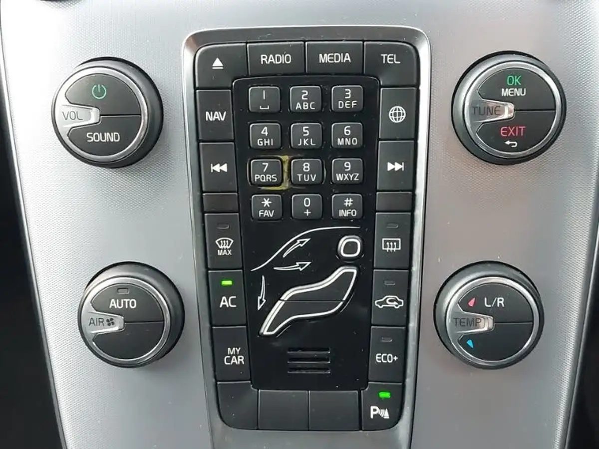 2018-volvo-v40-15-t3-inscription-big-15