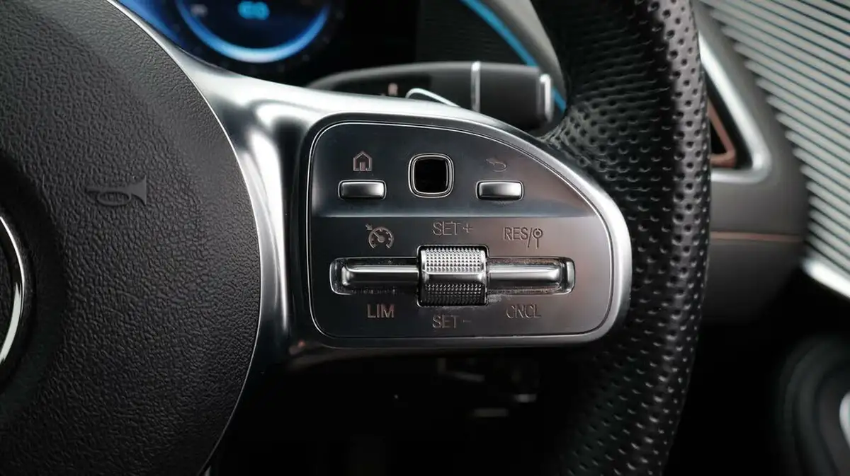 2022-mercedes-benz-eqc-e-eqc-400-amg-line-big-25