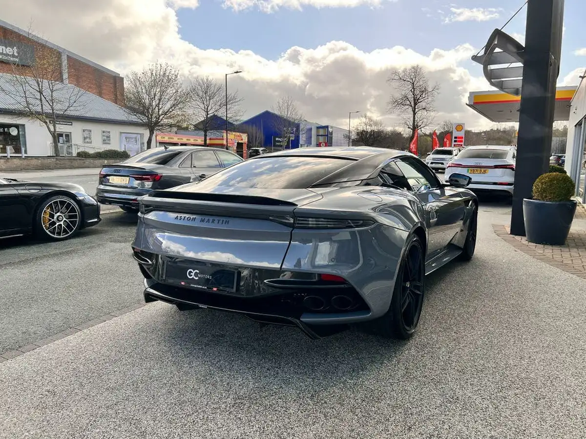 2021-aston-martin-dbs-52-v12-superleggera-big-6