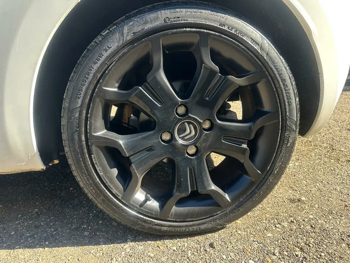 2012-citroen-ds3-16-dstyle-plus-big-21