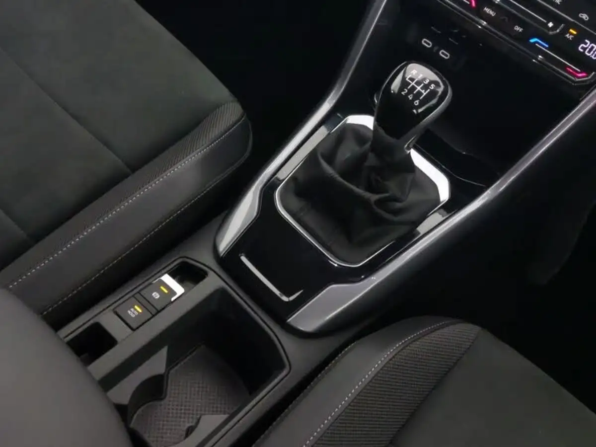 2023-volkswagen-t-roc-15-tsi-style-hatchback-5d-big-10