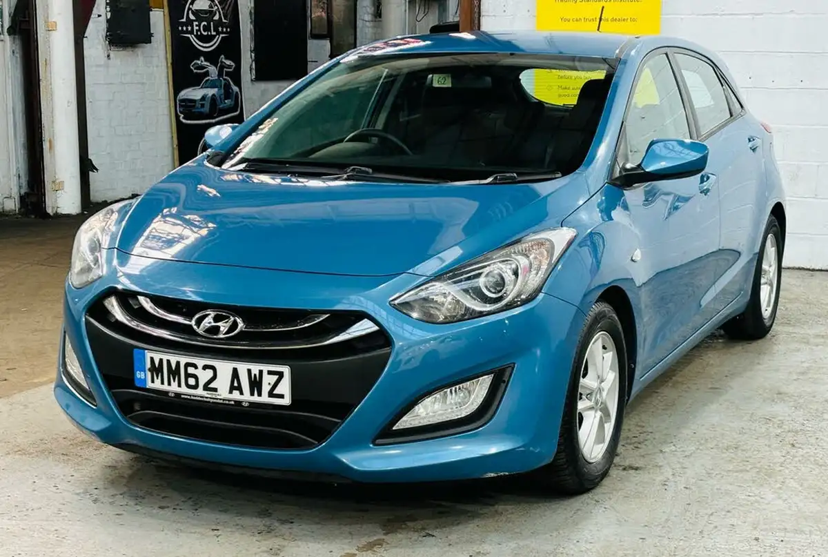 2013-hyundai-i30-16-active-hatchback-auto-big-2