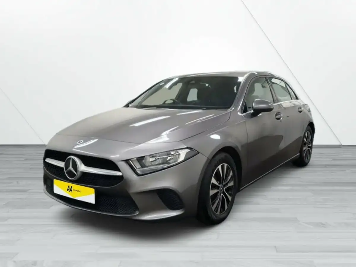 2020-mercedes-benz-a-class-13-a180-se-7g-dct-big-3
