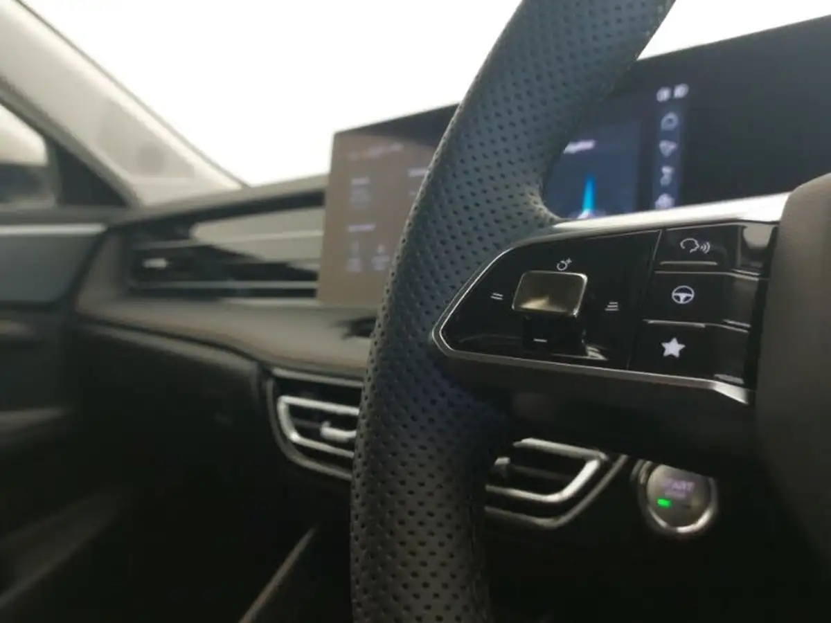 2024-mg-hs-15t-gdi-trophy-273ps-plug-in-hybrid-1496cc-auto-big-13