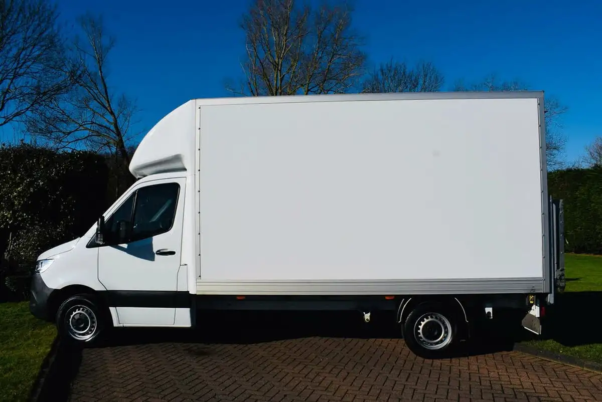 2023-mercedes-benz-sprinter-20cdi-315-l3h1-progressive-150pseu6dt-cab-big-1