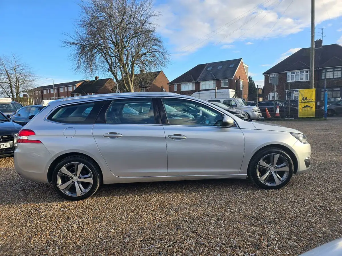 2016-peugeot-308-sw-12-puretech-allure-130bhp-eat6-big-12