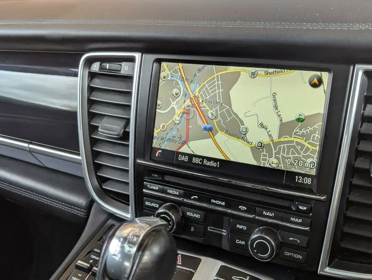 2015-porsche-panamera-30td-big-18
