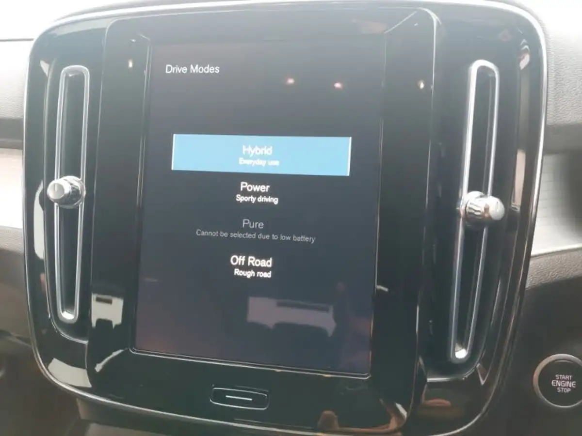 2022-volvo-xc40-15-t4-inscription-expression-big-16