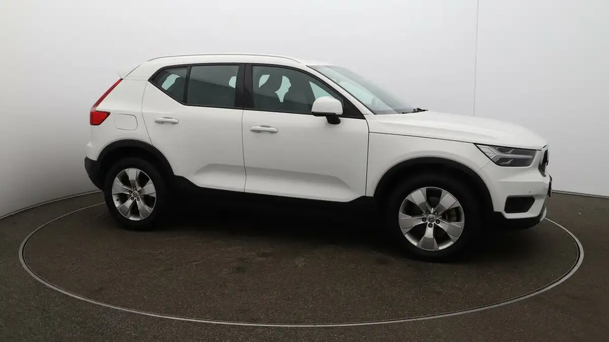 2020-volvo-xc40-20-b4-momentum-big-38