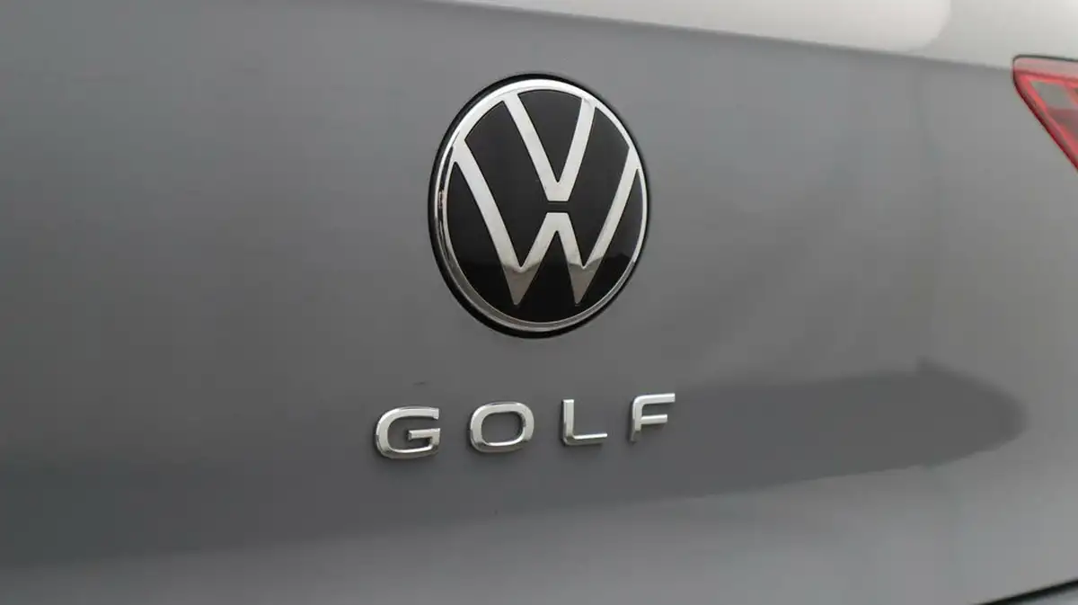 2022-volkswagen-golf-15-tsi-r-line-150ps-hatchback-big-21