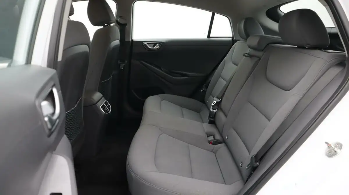 2022-hyundai-ioniq-e-premium-electric-big-16