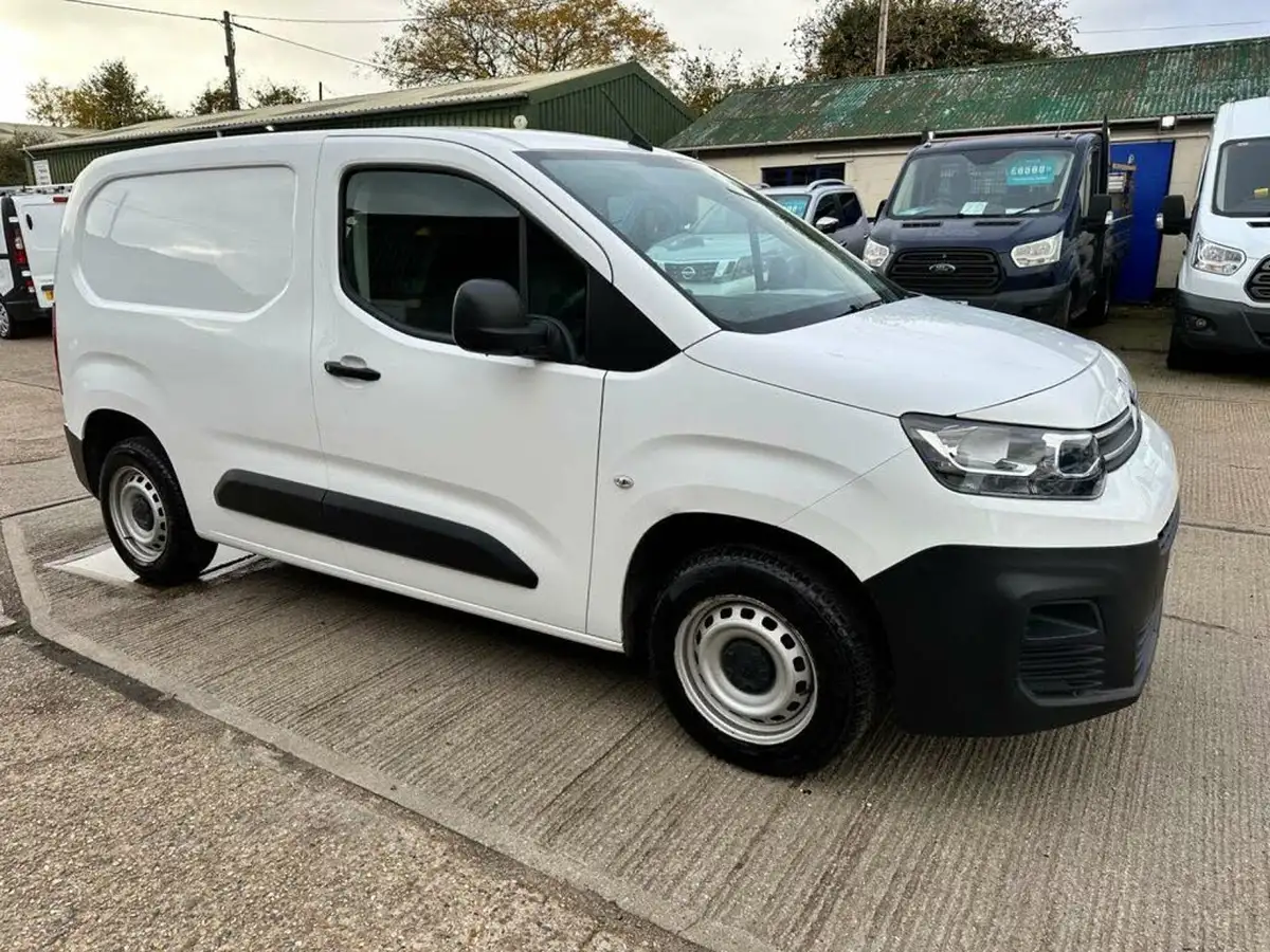 2020-citroen-berlingo-15bluehdi-650-x-panel-big-13