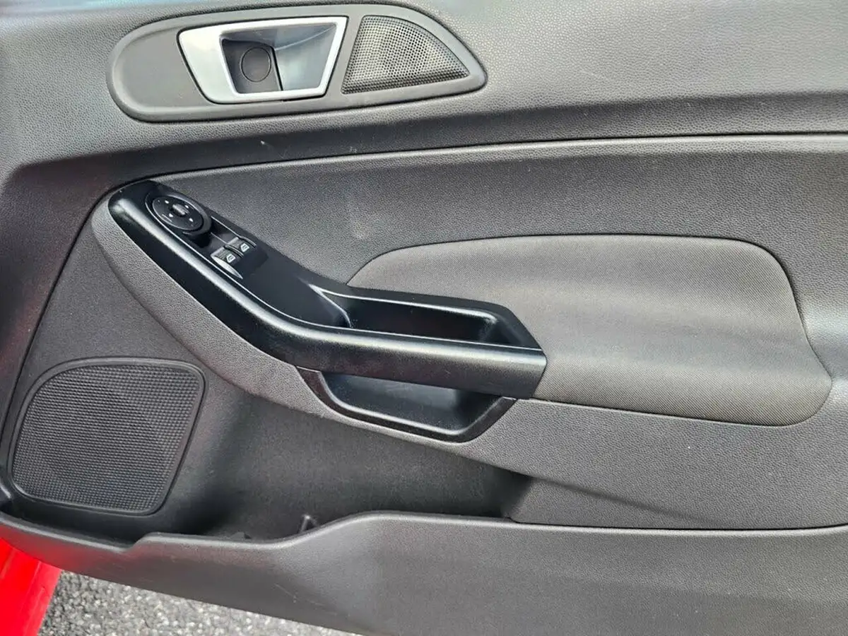 2015-ford-fiesta-16tdci-zetec-s-big-10