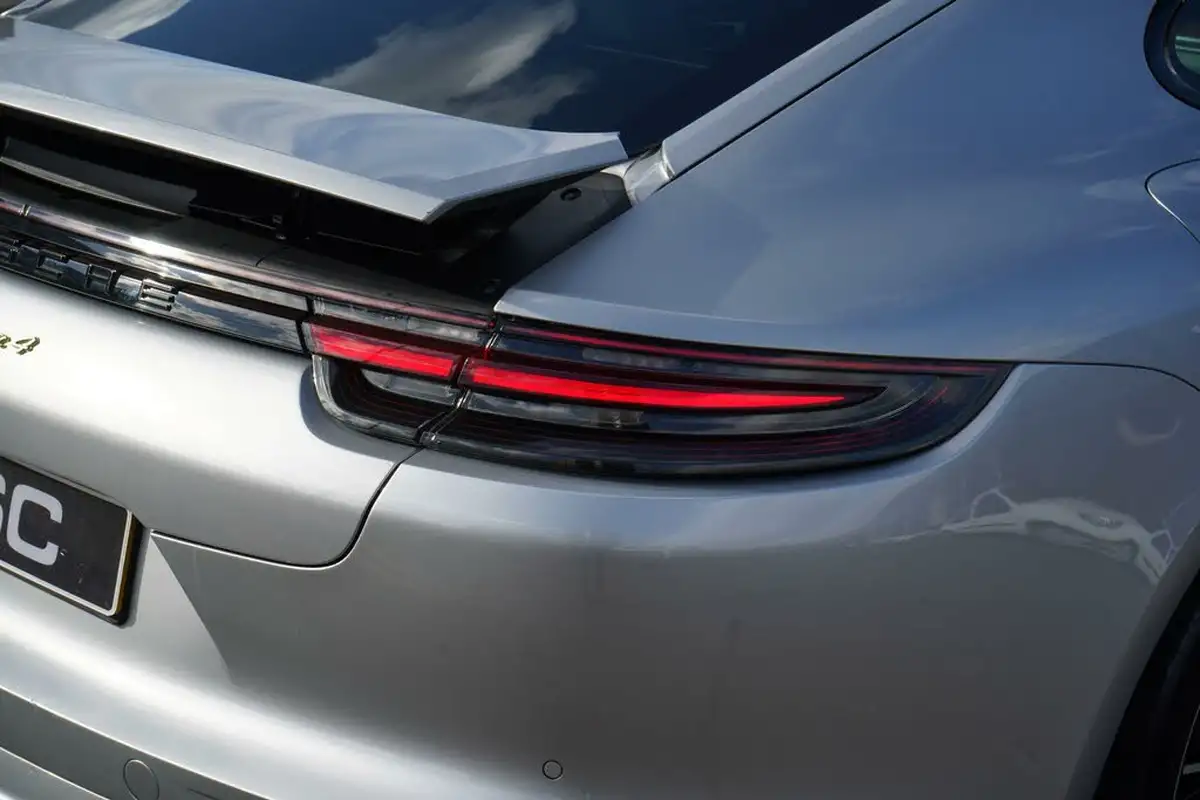 2018-porsche-panamera-29-v6-4-e-hybrid-sport-turismo-big-15