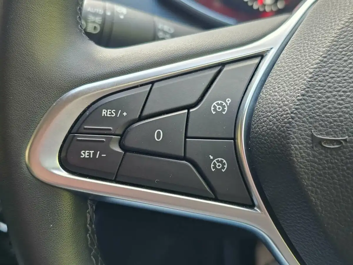 2021-renault-clio-10-tce-iconic-90ps-big-30