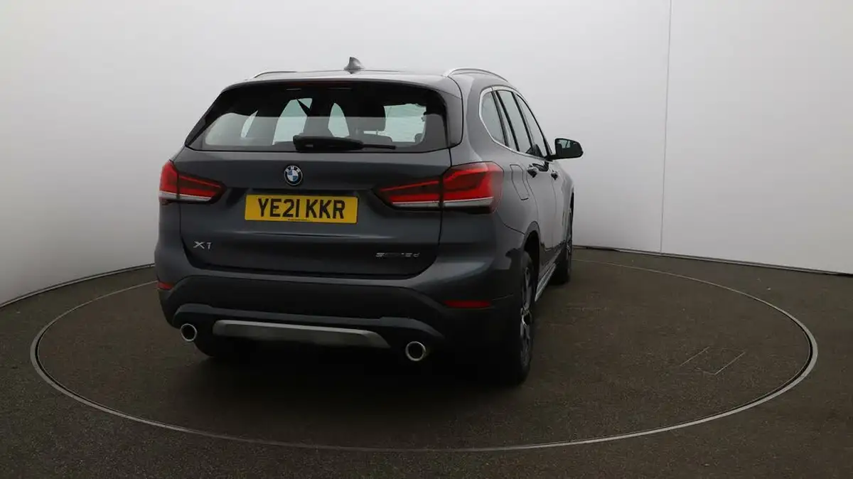 2021-bmw-x1-20td-sdrive18d-xline-big-48