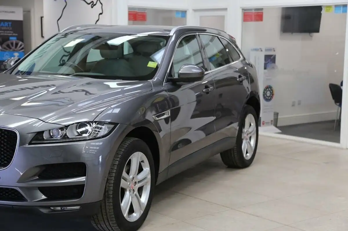 2016-jaguar-f-pace-20-i4d-portfolio-awd-auto-big-23