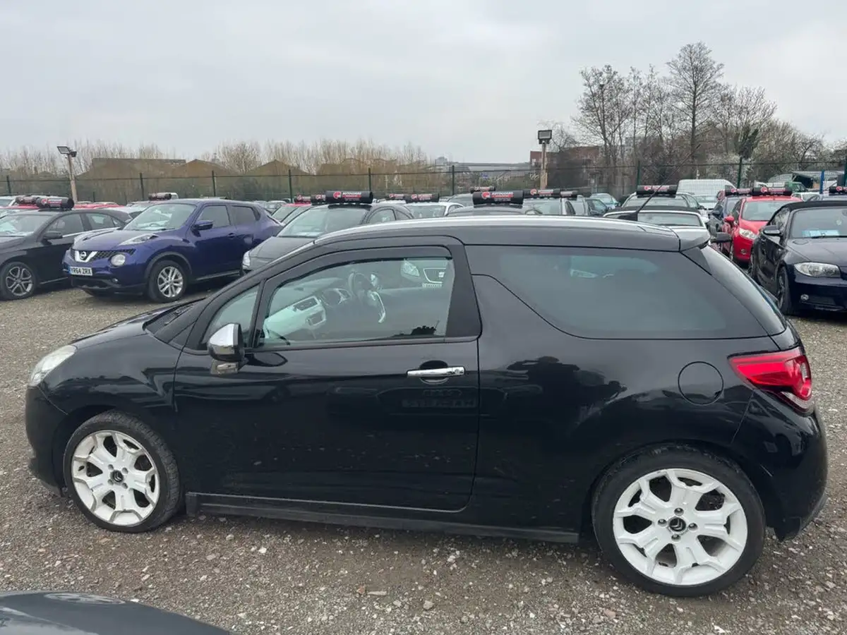 2010-citroen-ds3-16td-black-big-4