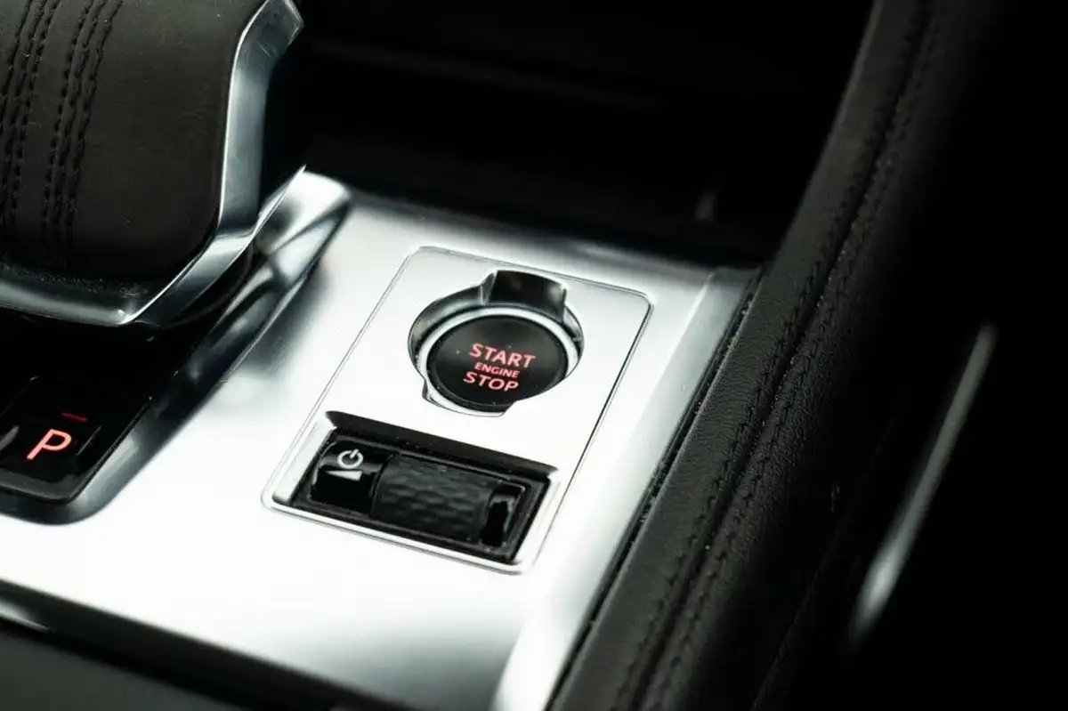 2021-jaguar-f-pace-20-d200-se-mhev-big-16