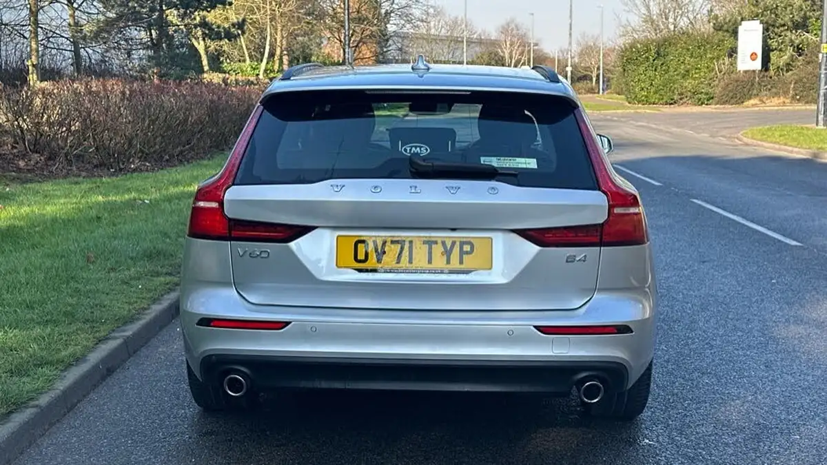 2021-volvo-v60-20td-b4-momentum-big-12
