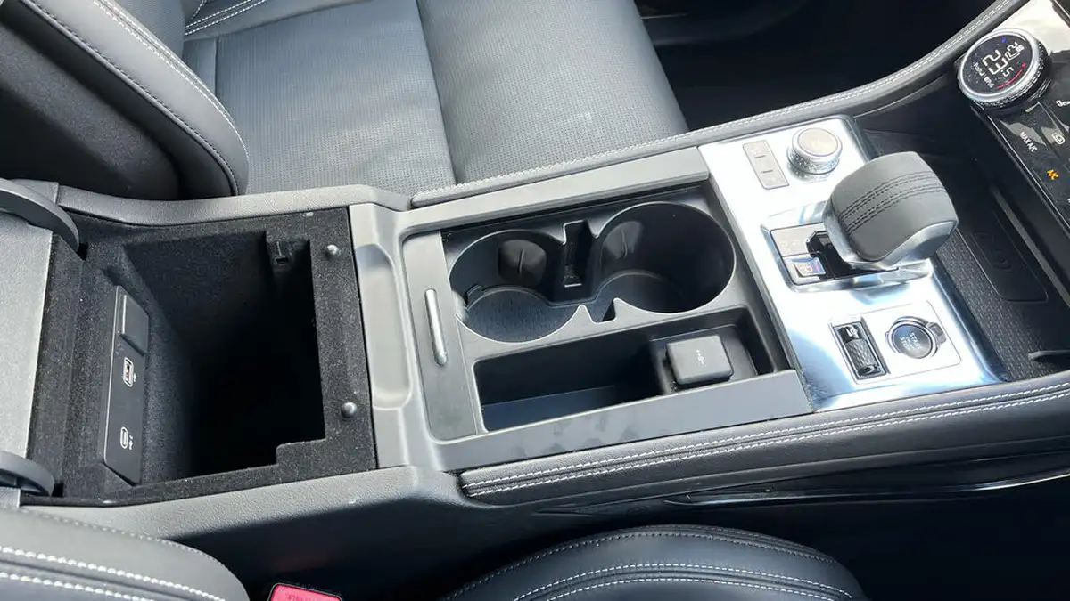 2023-jaguar-f-pace-20-p250-r-dynamic-hse-black-big-26