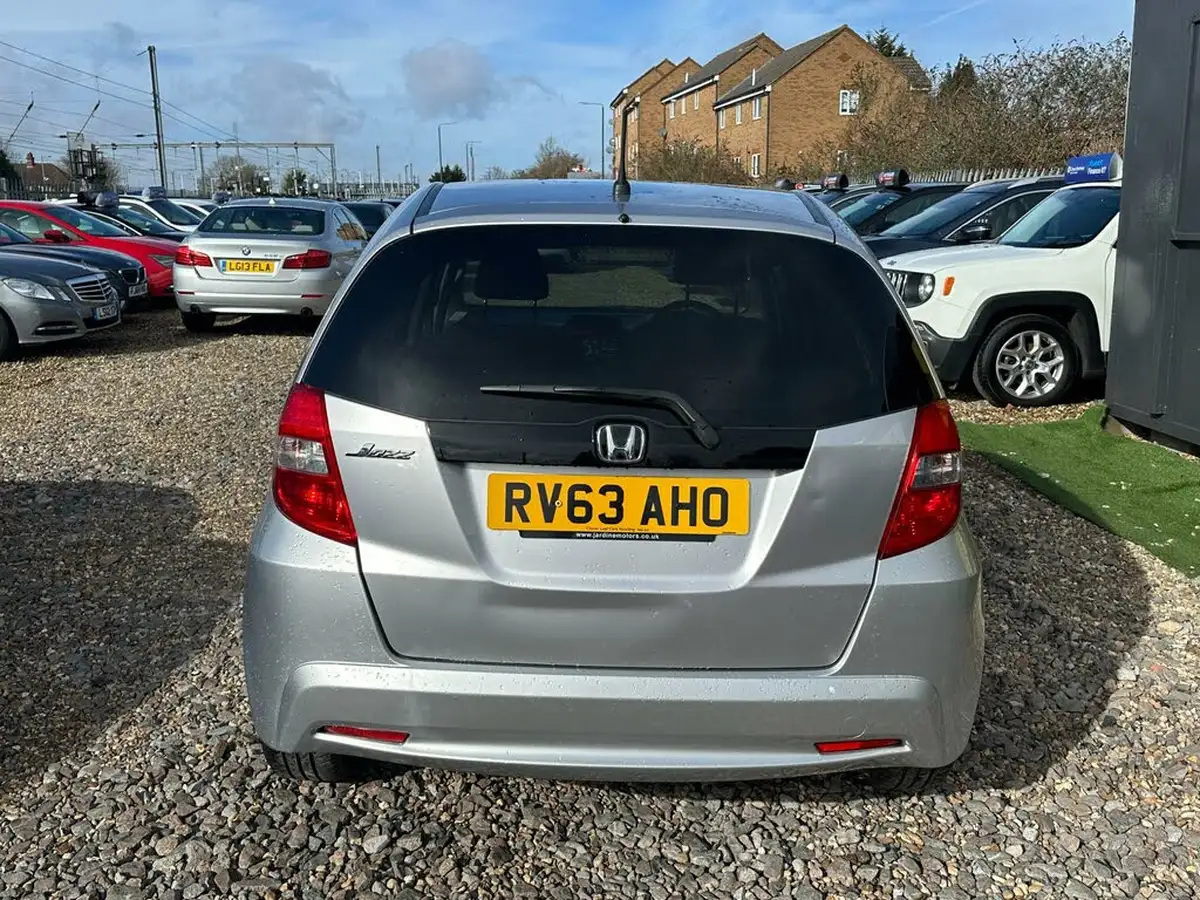 2013-honda-jazz-14-es-plus-big-7
