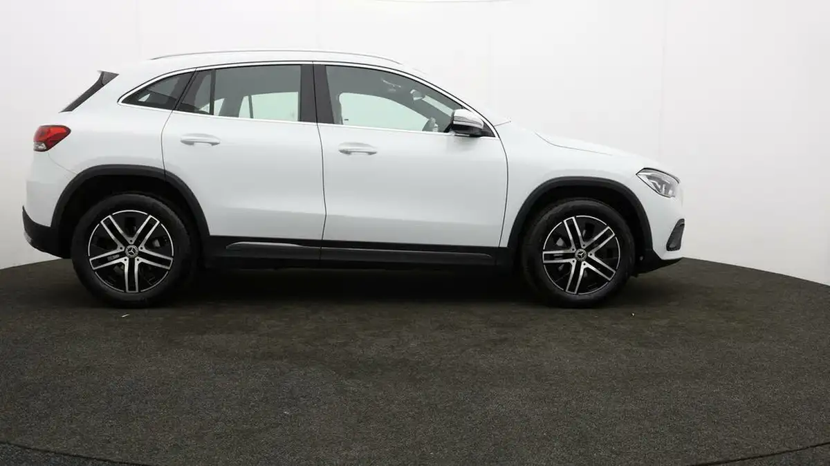 2021-mercedes-benz-gla-class-13-gla-200-sport-big-37