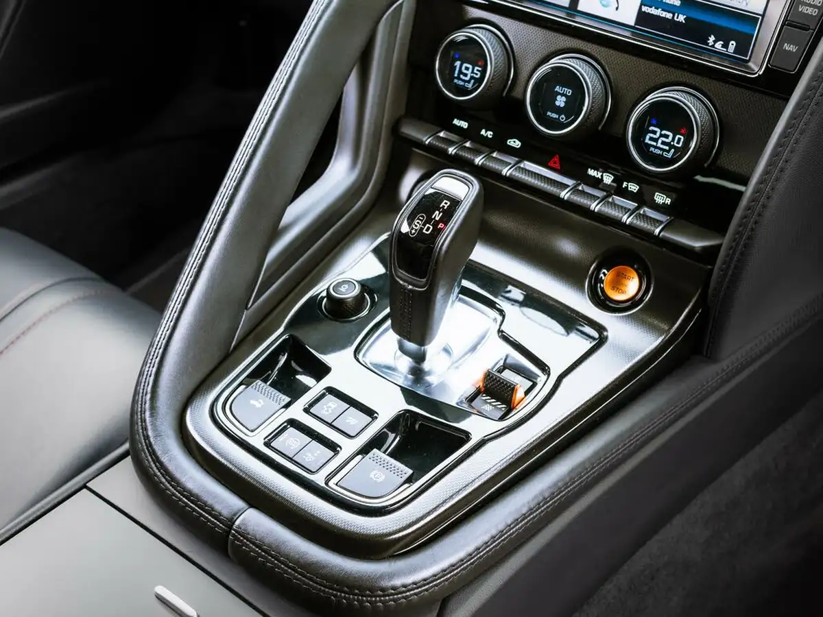 2013-jaguar-f-type-50-s-big-51