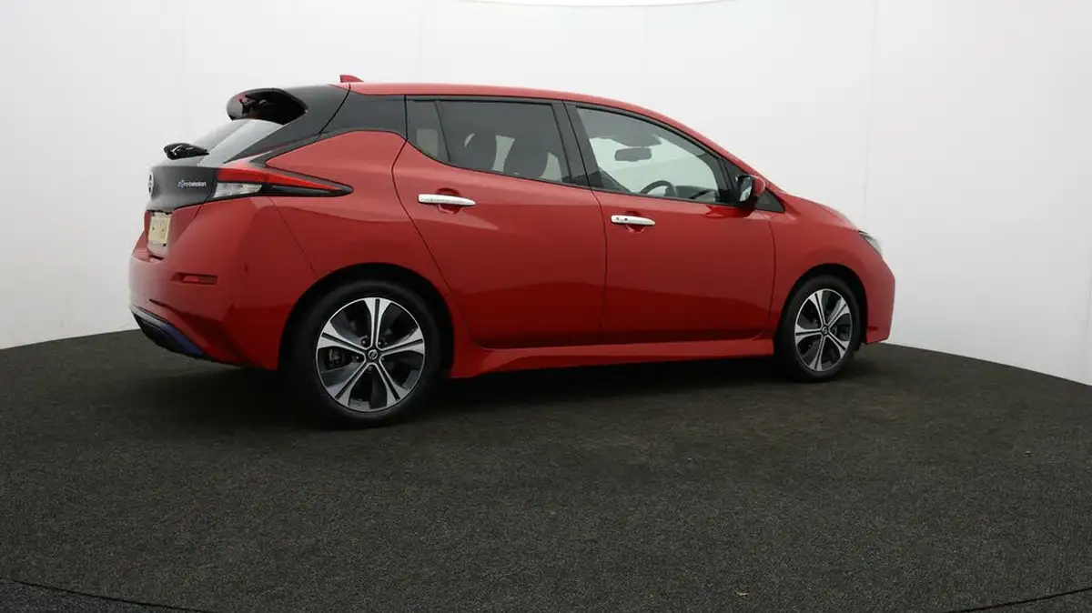 2022-nissan-leaf-e-tekna-big-32