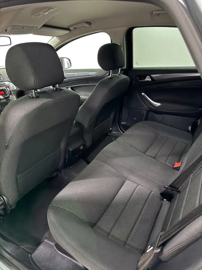 2012-ford-mondeo-20td-titanium-140ps-hatchback-big-14