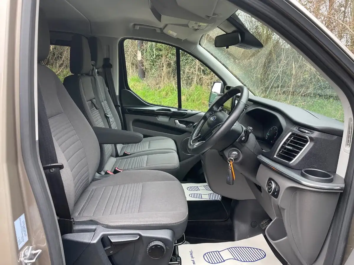 2019-ford-tourneo-custom-20tdci-310-l1-titanium-130ps-big-14