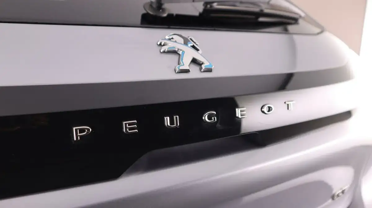 2021-peugeot-208-e-gt-premium-big-20
