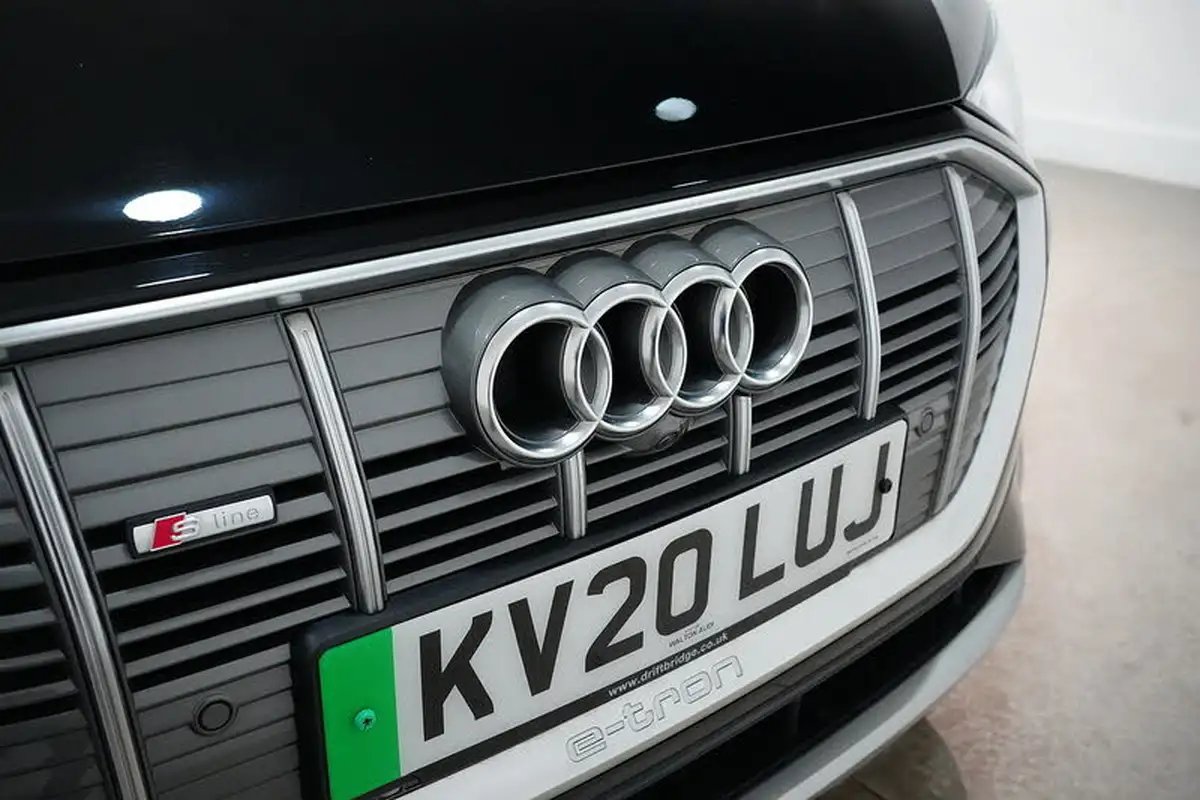 2020-audi-e-tron-50e-s-line-station-wagon-big-23