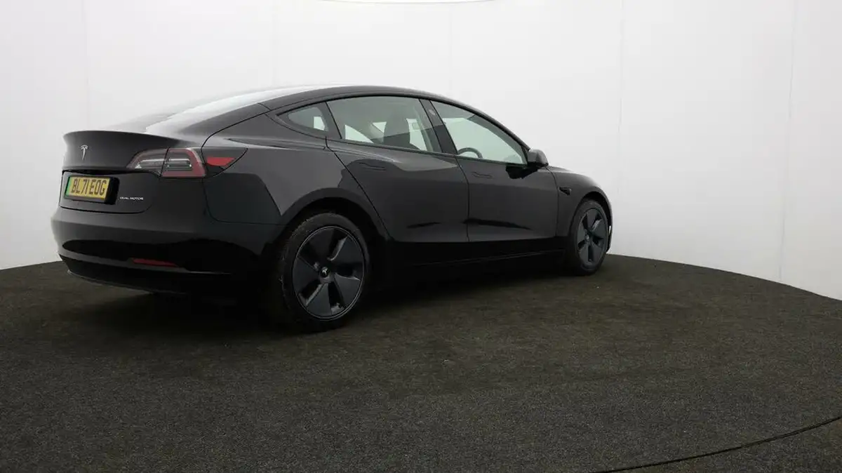 2022-tesla-model-3-e-long-range-big-6