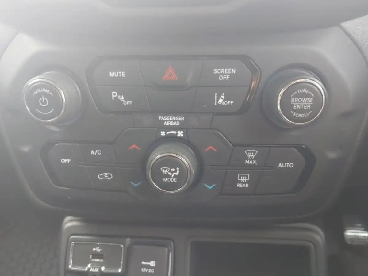 2021-jeep-renegade-10-gse-night-eagle-big-11