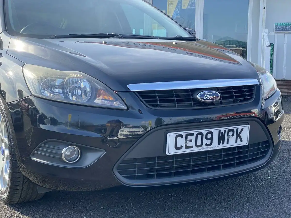 2009-ford-focus-16-zetec-hatchback-5d-big-9