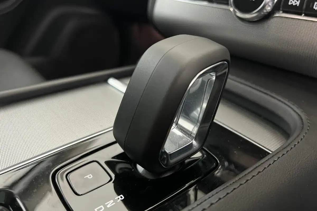 2023-volvo-xc90-20-t8-plus-big-12