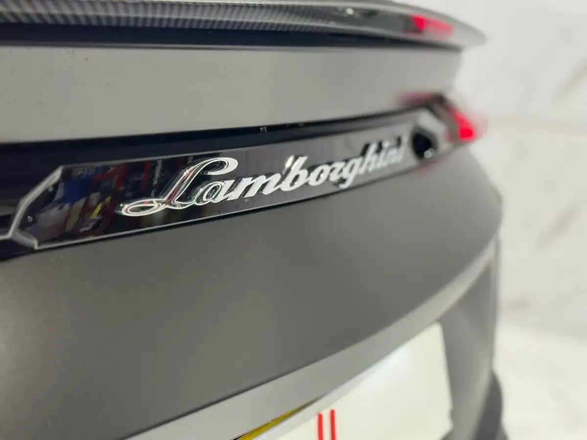 2021-lamborghini-urus-40-no-trim-big-53