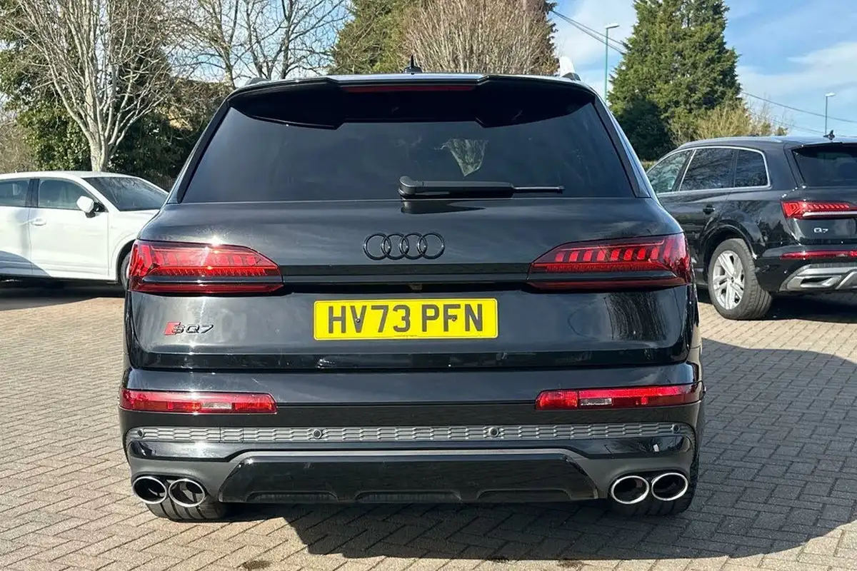2023-audi-sq7-40-tfsi-black-edition-big-6