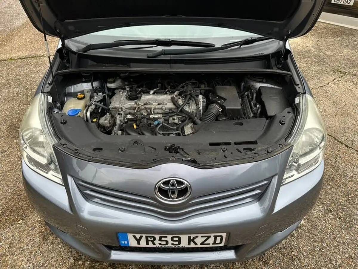 2009-toyota-verso-18-tr-big-19
