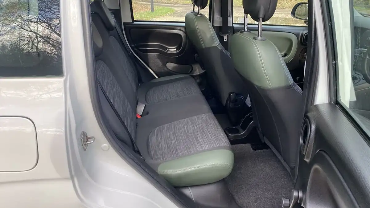 2019-fiat-panda-09-waze-4x4-big-28