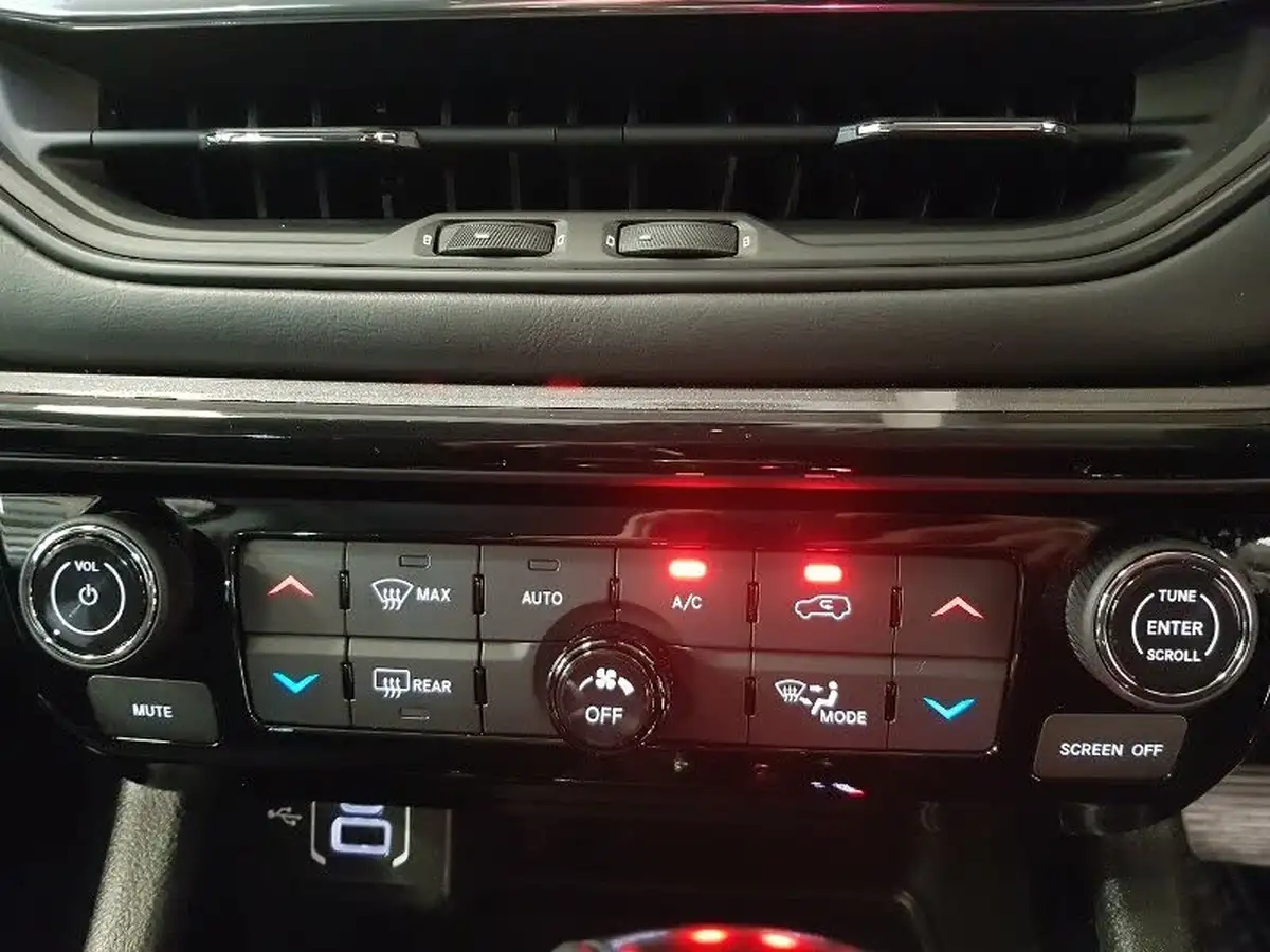 2024-jeep-compass-15-summit-big-9