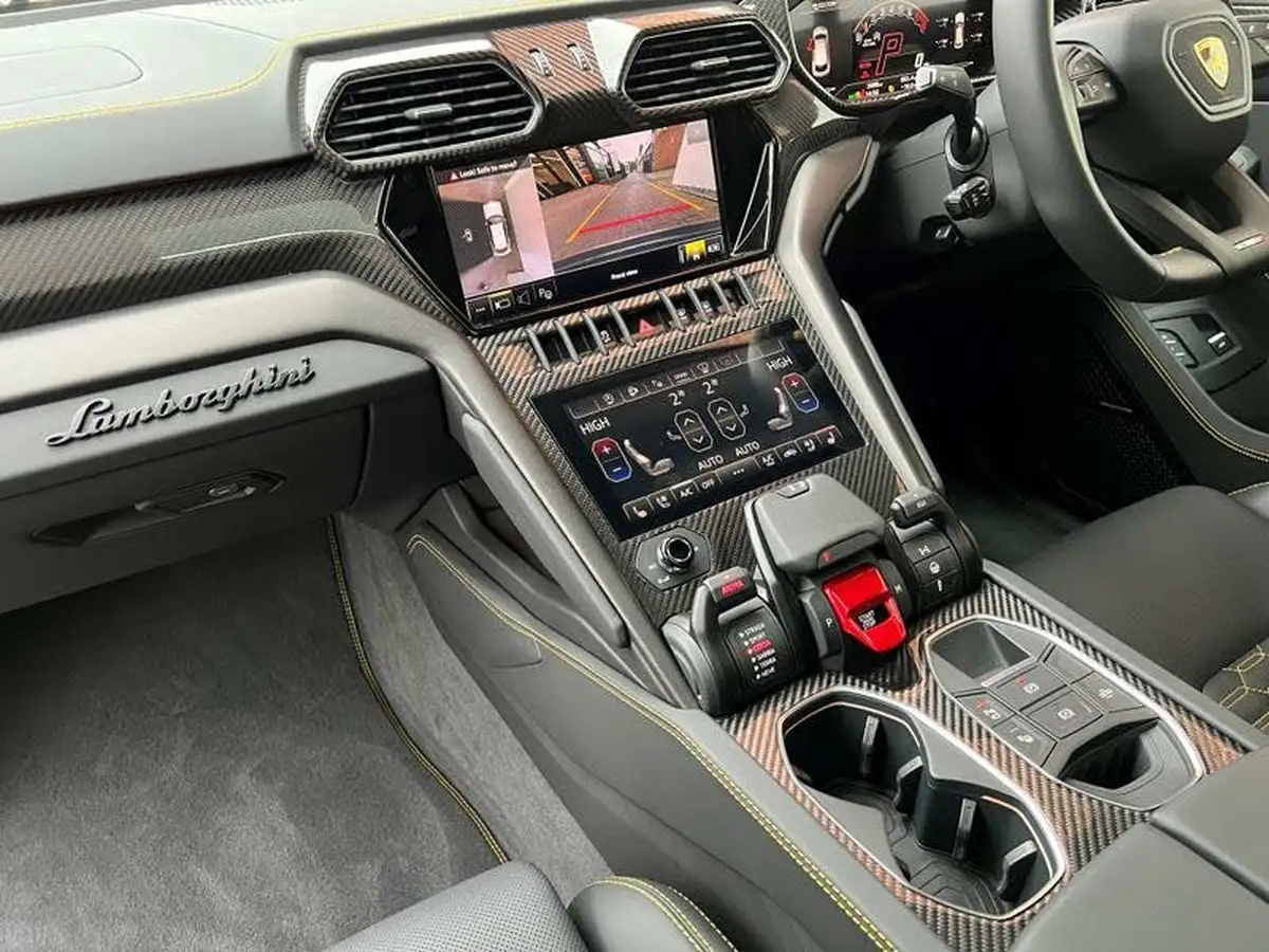 2023-lamborghini-urus-40-no-trim-big-15