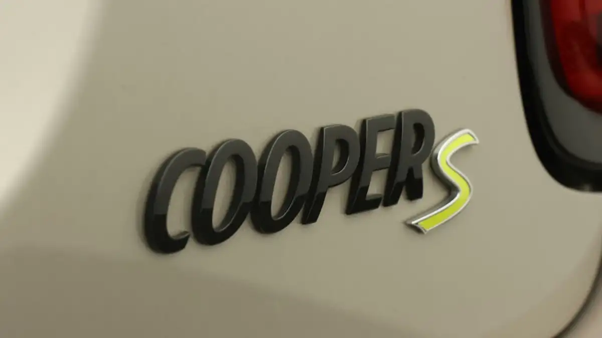 2021-mini-cooper-e-cooper-s-collection-edition-big-20