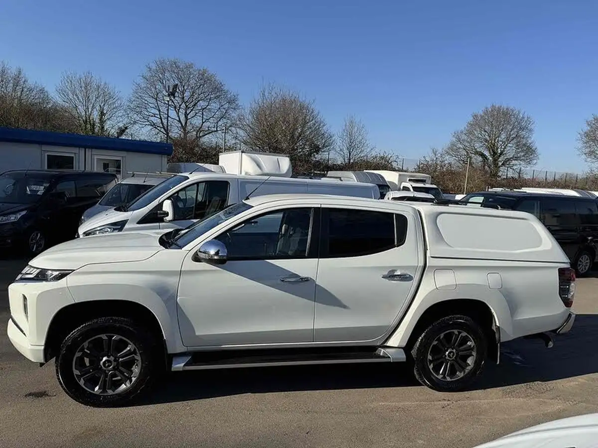 2019-mitsubishi-l200-22di-d-warrior-auto-big-3