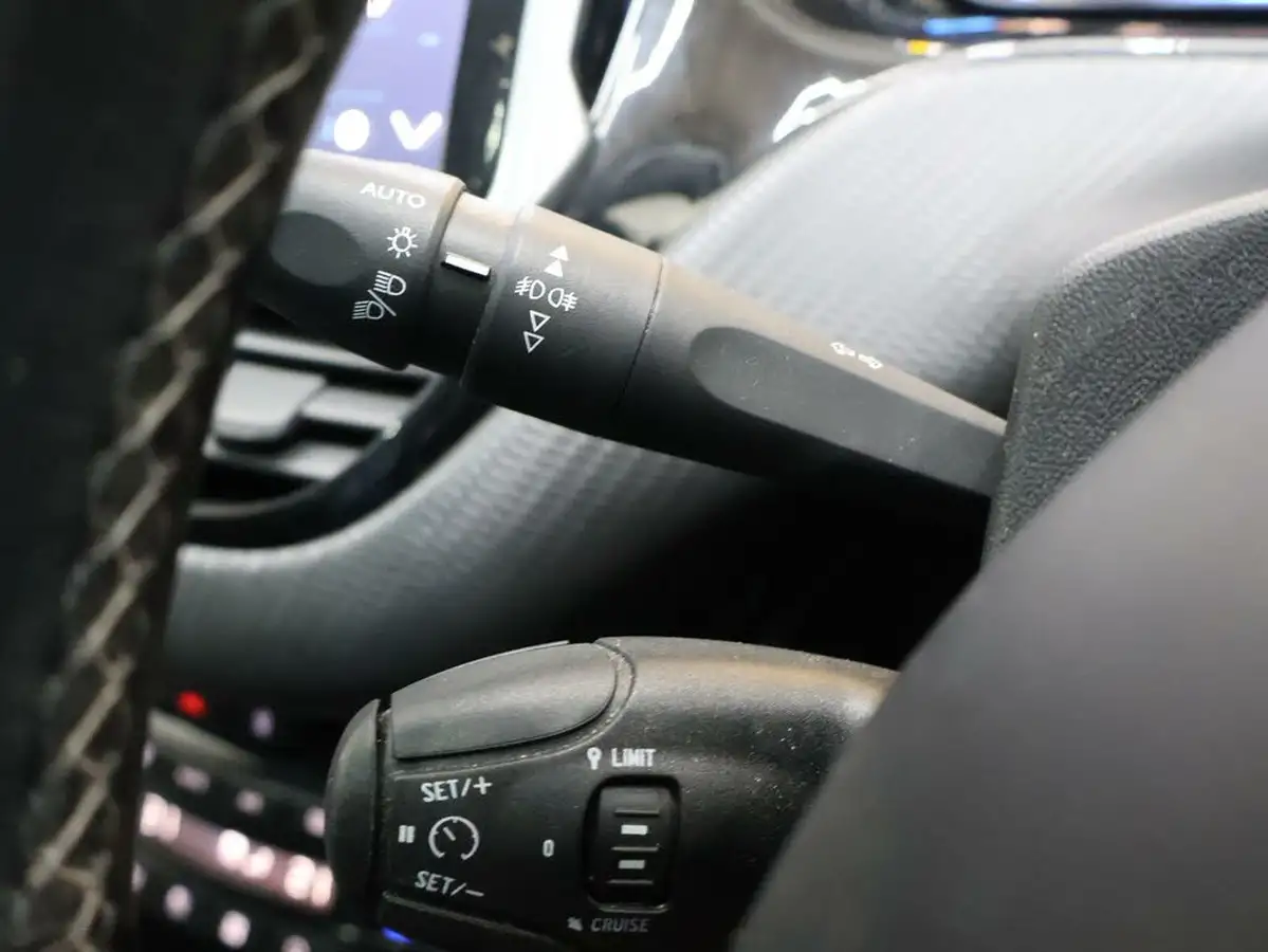 2019-peugeot-2008-suv-12-puretech-allure-premium-82bhp-big-30