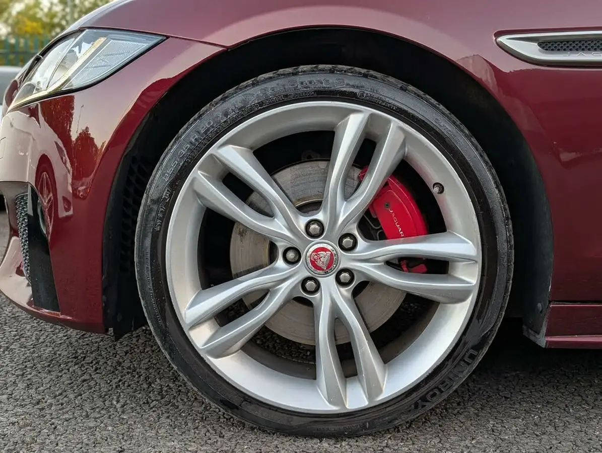 2016-jaguar-xf-30td-s-big-16