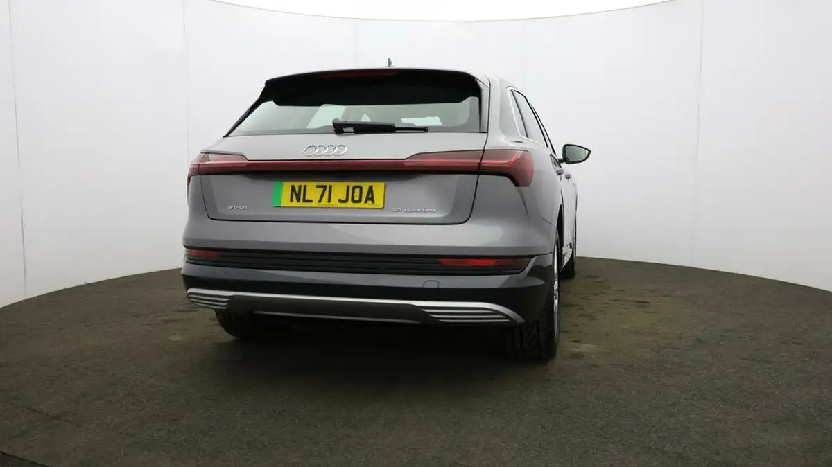 2021-audi-e-tron-50e-technik-station-wagon-big-64