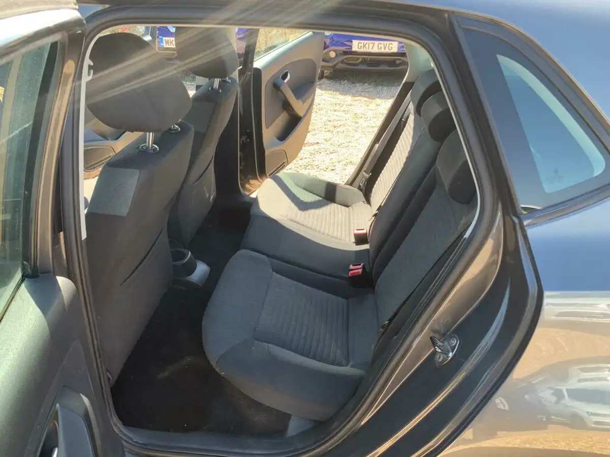 2010-volkswagen-polo-14-se-86ps-5d-dsg-big-30